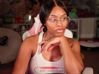 lovenzia — Camsoda recorded stream image, 31.03.2025 03:20