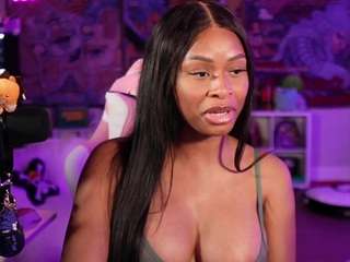 lovenzia — Camsoda recorded stream image, 31.03.2025 03:20