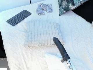 angie-roses — Camsoda recorded stream image, 31.03.2025 03:50