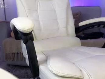 jully_lov — Chaturbate recorded stream screenshot (04 Feb 2025)