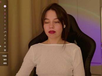 Businka13 — Bongacams recorded stream image, 31.03.2025 16:50