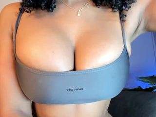 ninagold — Camsoda recorded stream image, 01.04.2025 03:40