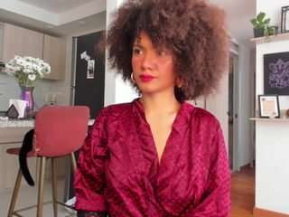 karlyee — Camsoda recorded stream image, 01.04.2025 14:00
