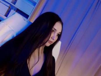 hollyextra — Chaturbate recorded stream image, 02.04.2025 18:00