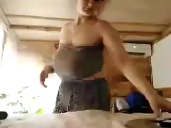 Snowbunnycake_131 — Stripchat recorded stream image, 04.04.2025 02:50