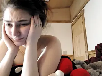 Snowbunnycake_131 — Stripchat recorded stream image, 04.04.2025 02:50