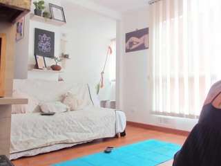 karlyee — Camsoda recorded stream image, 04.04.2025 15:30