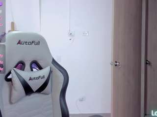 asheraa — Camsoda recorded stream image, 04.04.2025 22:00