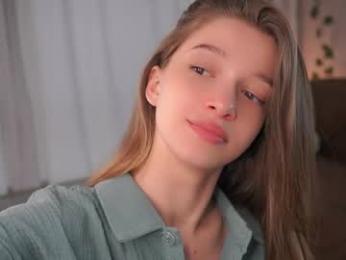 little_poetry — Chaturbate recorded stream image, 05.04.2025 14:20