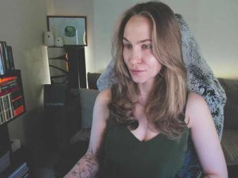 Adamova_Eva — Bongacams recorded stream screenshot (05 Apr 2025)