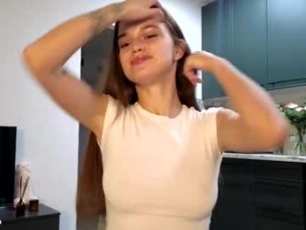 tootightwithbra — Chaturbate recorded stream image, 11.04.2025 17:00