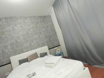 ehotlovea — Chaturbate recorded stream screenshot (12 Apr 2025)