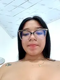 -VICKKY — Stripchat recorded stream image, 17.04.2025 13:20