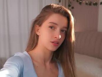 little_poetry — Chaturbate recorded stream image, 17.04.2025 15:00