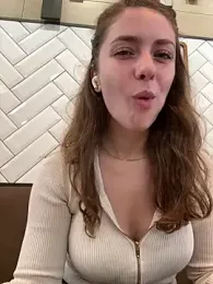 MariiD — Stripchat recorded stream screenshot (18 Apr 2025)