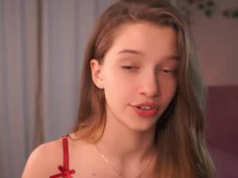 little_poetry — Chaturbate recorded stream image, 20.04.2025 15:00