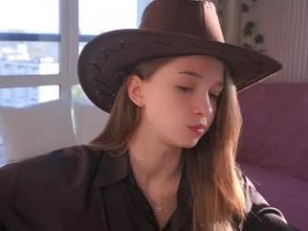 little_poetry — Chaturbate recorded stream image, 20.04.2025 15:00