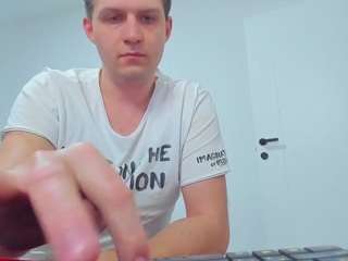 cosmicwarrior — Camsoda recorded stream screenshot (21 Apr 2025)