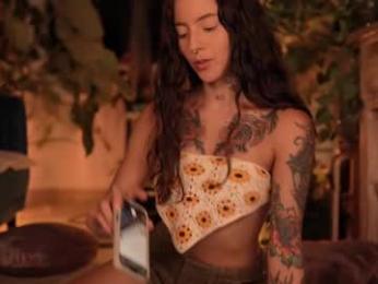 effylowell_ — Chaturbate recorded stream image, 23.04.2025 00:20