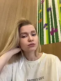 Adelovenick — Stripchat recorded stream image, 23.04.2025 13:00