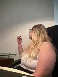 amooraaamoon — Stripchat recorded stream image, 23.04.2025 18:20