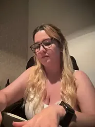 amooraaamoon — Stripchat recorded stream image, 23.04.2025 18:20