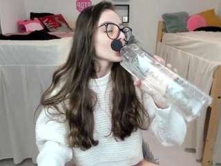 18perfecttits — Camsoda recorded stream image, 06.02.2025 12:00