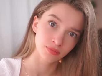 little_poetry — Chaturbate recorded stream image, 23.04.2025 14:30