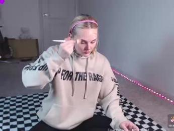 petitebrat — Chaturbate recorded stream screenshot (23 Apr 2025)