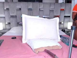 cammiila — Camsoda recorded stream image, 24.04.2025 17:10