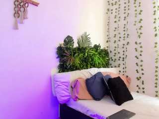 karlyee — Camsoda recorded stream image, 28.04.2025 15:00