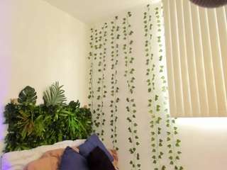 karlyee — Camsoda recorded stream image, 28.04.2025 15:00