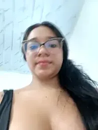 -VICKKY — Stripchat recorded stream image, 01.05.2025 13:20