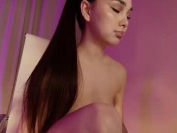 hollyextra — Chaturbate recorded stream image, 01.05.2025 14:10