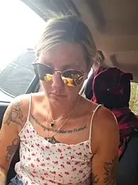 SheIsSomething — Stripchat recorded stream image, 01.05.2025 20:00
