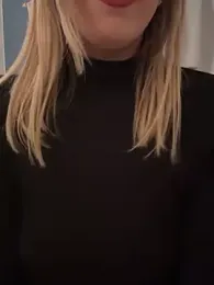 LaraBlond — Stripchat recorded stream screenshot (02 May 2025)