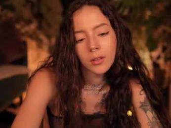 effylowell_ — Chaturbate recorded stream image, 03.05.2025 00:50