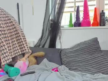 siswet19 — Chaturbate recorded stream screenshot (04 May 2025)