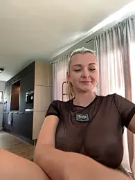 Bella-Tight — Stripchat recorded stream screenshot (05 May 2025)