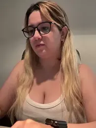 amooraaamoon — Stripchat recorded stream image, 05.05.2025 12:30