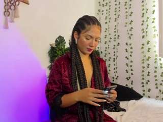 karlyee — Camsoda recorded stream image, 05.05.2025 12:50