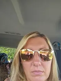 SheIsSomething — Stripchat recorded stream image, 05.05.2025 19:40