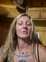 SheIsSomething — Stripchat recorded stream image, 05.05.2025 19:40