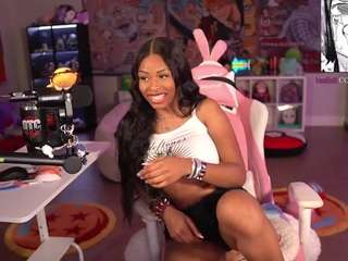 lovenzia — Camsoda recorded stream image, 07.05.2025 00:40