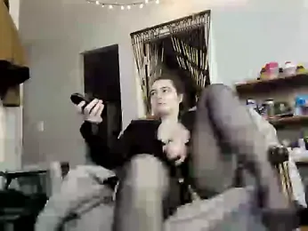 Snowbunnycake_131 — Stripchat recorded stream image, 09.05.2025 06:40