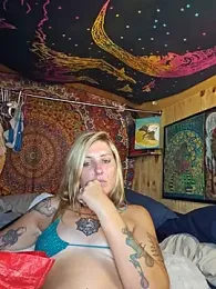 SheIsSomething — Stripchat recorded stream image, 09.05.2025 22:40