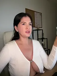 Carolina_Novoa — Stripchat recorded stream image, 11.05.2025 00:00