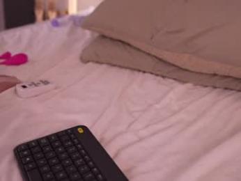 dovia — Chaturbate recorded stream image, 17.05.2025 06:00