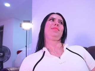lara-giraldo — Camsoda recorded stream image, 18.05.2025 02:10