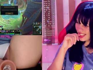 lilapop4 — Camsoda recorded stream image, 18.05.2025 13:10